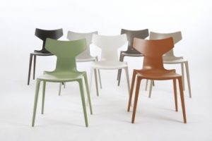 Bio chaise – Voici la version finale de Bio Chair, un siège conçu par Antonio Citterio et né de la recherche sur BIODURA™, un matériau innovant obtenu à partir de matières premières renouvelables non impliquées dans la production de denrées alimentaires.