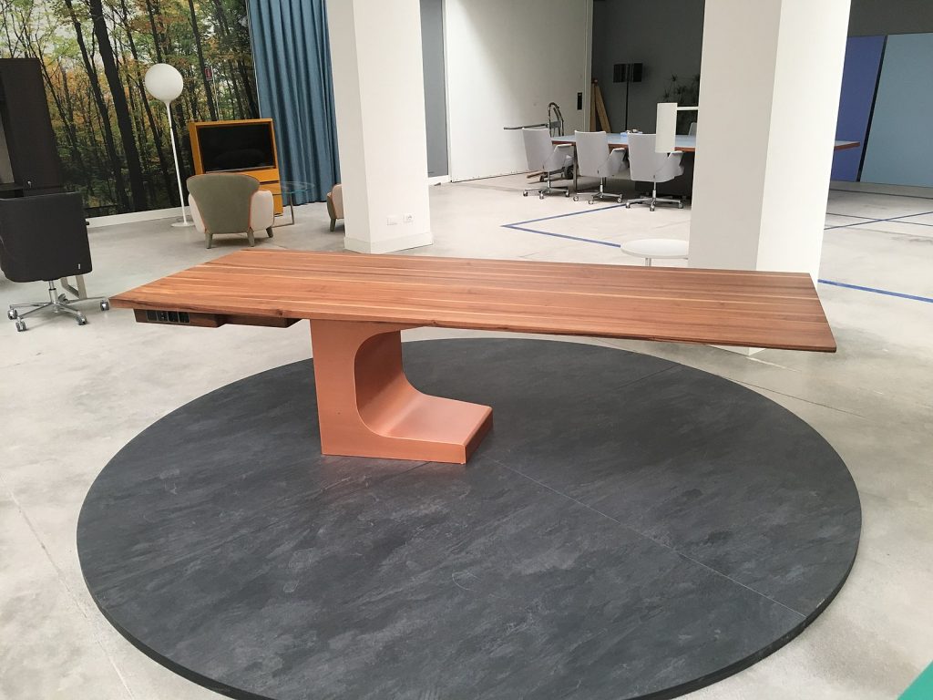 Table by  Oscar Niemeyer for Estel, 2017