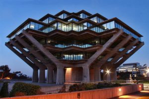 Geisel Library, at the University of San Diego, California; Brutalism overseas often became a stylistic nexus, blending with the likes of Modernism or Futurism; by William L. Pereira & Associates, 1968.
by o palsson