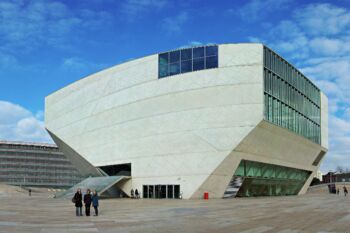Le polygone distinct de la salle de concert Casa da Música. Porto, Portugal, 2005