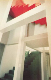 Intérieur de House VI, vue sur l'escalier à l'envers, point emblématique de la maison.