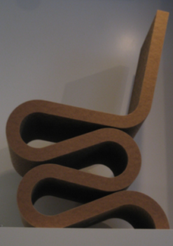 Carton ondulé avec bords en panneau dur d'aspect naturel - Wiggle Chair