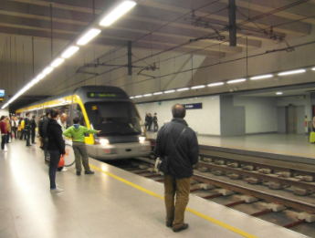 Il treno della metropolitana di Porto