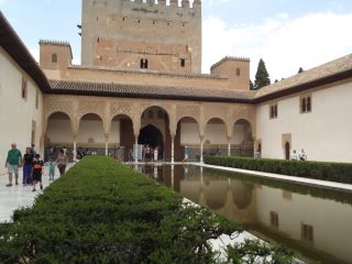 Palácios Nasridas - A Alhambra - Granada - Palácio de Comares - Tribunal das Murtas - Sala dos Embaixadores em estilo mourisco