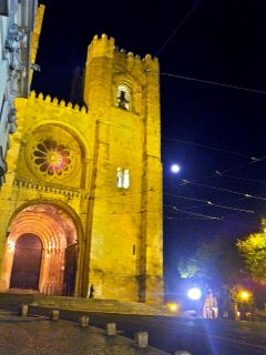 Catedral Patriarcal de Santa Maria Maior de Lisboa em estilo românico.