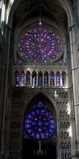 Rosetón occidental de la catedral de Reims en Estilo Gótico.