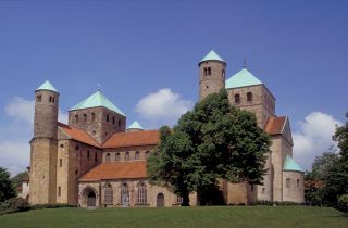 Chiesa di San Michele Hildesheim in Stile Ottoniano.
Iglesia de San Miguel Hildesheim en Estilo Otoniano.