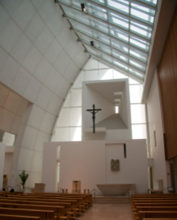 Intérieur de l'église du Jubilé. Architecture moderne emblématique - Église du Jubilé à Rome par Richard Meier et ses partenaires.