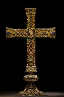 La parte frontal (Kaiserseite, "lado imperial") de la Cruz de Lotario, principios del siglo X