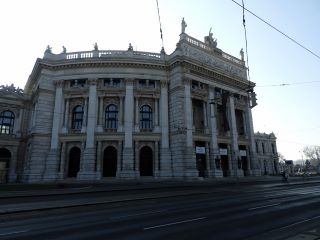 Il Burgtheater di Vienna esempio di stile Secondo Impero.