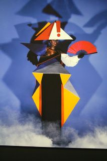 La cantante Grace Jones è stata accomunata all'etichetta di post-modernismo. Parigi - Grace Jones fotografata da Jean-Paul Goude, intorno al 1980.