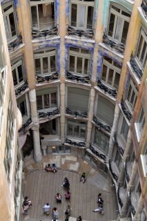 Interni di Casa Milà a Barcellona in Stile Modernismo Catalano