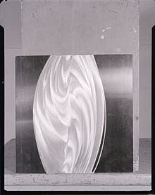 Getulio Alviani, Painéis de alumínio. Foto de Paolo Monti, 1963 (Fundo Paolo Monti, BEIC).