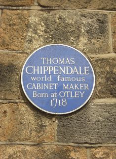 Placa a la memoria de Chippendale en el lugar de su nacimiento.