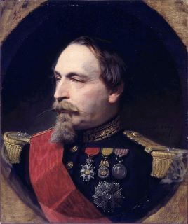 Ritratto di Napoleone III in abbigliamento tradizionale. Inoltre, ha una lunga barba bianca e pelle bianca pallida. 