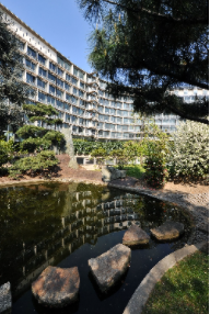 Le Jardin de la Paix, siège de l'UNESCO, Paris. Don du gouvernement japonais, ce jardin a été conçu par Isamu Noguchi en 1958.