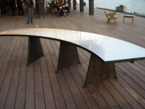 Maison Tropicale: A curved bench made of metal. 
