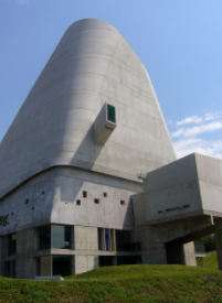 Église de Le Corbusier à Firminy près de Saint-Étienne, France.