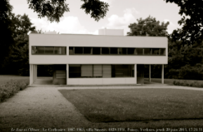 Villa Savoye: Black and white photo from the road. 