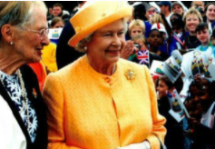 La reina Elizabeth II y Eileen Gray, los
Juegos Juveniles de Londres 2002.