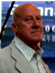 Norman Foster
﻿
