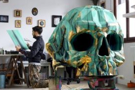 El Harow Studio en París, durante la realización del Skull Armchair.