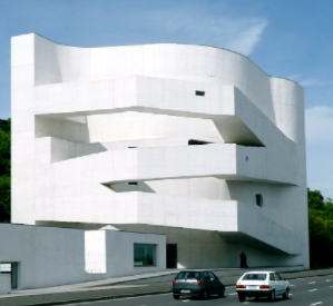 Fundación Ibere Camargo- Fachada lleva la firma del arquitecto portugués Álvaro Siza.