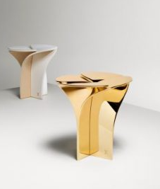 Taburete Blossom para Louis Vuitton. Está disponible en metal dorado y cuero/madera.