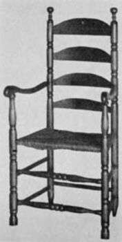Sedia del XVIII secolo: La tornitura decorativa dei montanti, i terminali, gli stiramenti anteriori e la sagomatura dei braccioli sono tipici delle sedie più raffinate realizzate nel New England in questo periodo.