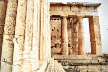 Foto del Tempio di Atena Nike, risalente al quinto secolo a.C.