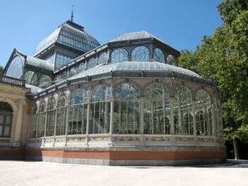 Picture of the Crystal Palace, in Madrid. Its columns respect the Ionic Style, but its architecture is modern. 