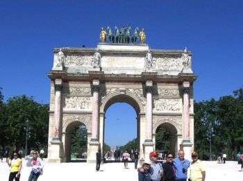 Arc du Carrousel (1806–1815) by Charles Percier and Pierre Fontaine : A phot of the Arc du Carrousel, which is a large arched structure with three distinct arches and horse statues along the top. 