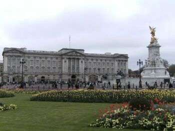 Buckingham Palace et la statue commémorative de la reine Victoria 
