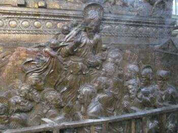 Il Pulpito della Resurrezione di Donatello scolpito nel metallo.  