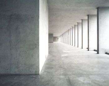 Aldo Rossi, Quartiere residenziale Gallaratese, Milan, Italy, 1967-74: Un corridoio interamente realizzato in pietra, che ricorda la struttura interna di un magazzino. 