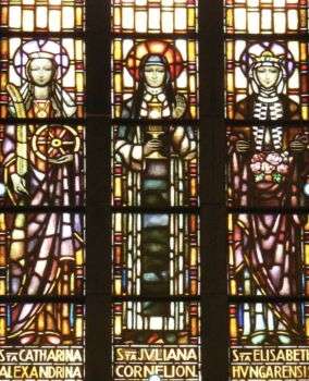 Lady's night in art deco : Catharina, Juliana, Elisabeth.- fascinating art deco stained glass in the chapel of Borgerstein.