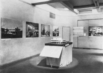 Arquitectura Moderna, Exposição Internacional. 1932-(aqui visível a maqueta da Villa Savoye de Le Corbusier).