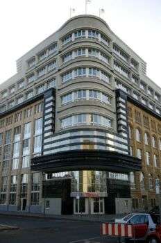 Mossehaus (1921–1923) - Berlin: a large multilayered structure with various windows. 
