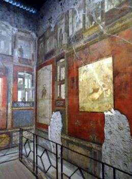 Pompeii House of the Vettii: Wall paintings in the fourth style. 