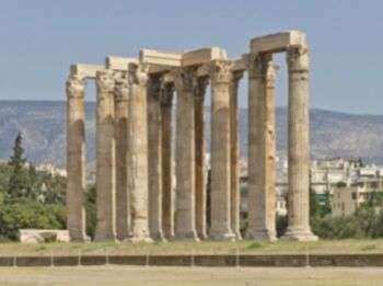 Foto delle colonne del Tempio di Zeus, ad Olimpia, in Grecia.