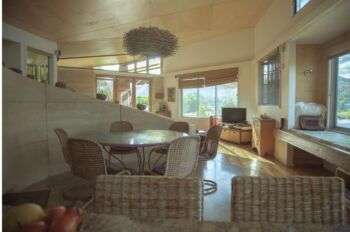 Example of the furniture of a sustainable house - Photo of the Dining Room.