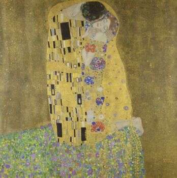 Gustav Klimt (1862–1918), The Kiss (Lovers), 1907–1908 : A painting of two abstract people kissing each other.