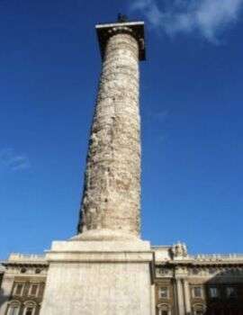 Una foto della Colonna di Traiano, a Roma, realizzata da Apollodoro