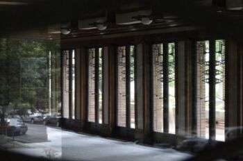 Robie House (Frank Lloyd Wright) with geometric windows: A photo of the interior of the house, with rectangular windows. 